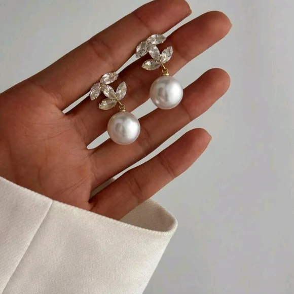 Elegant Pearl and Crystal Drop Earrings - Picture 3 of 5